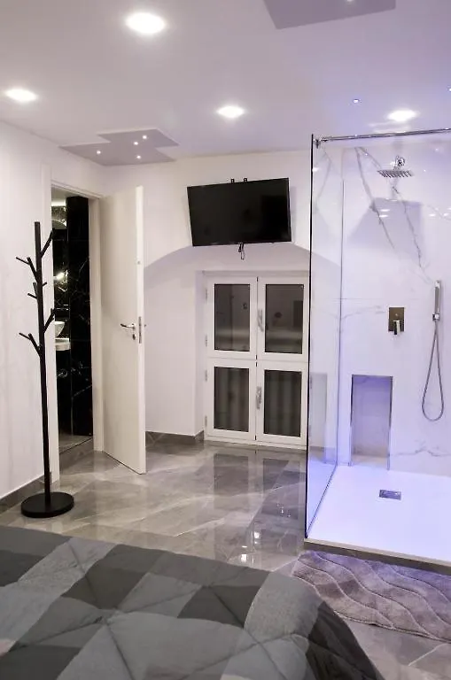 Suite Napoli Sotterranea Con Jacuzzi Italië